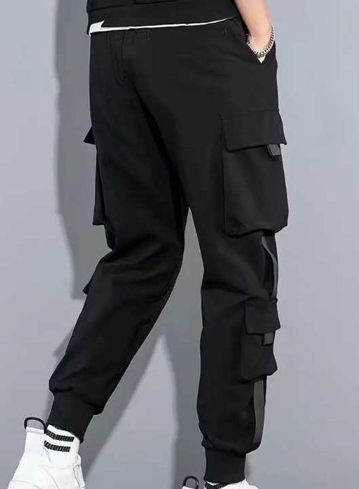 Мъжки карго панталон с джобове и ленти – спортно-ежедневен стил  2025