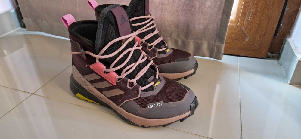 Туристически обувки Adidas 38,5