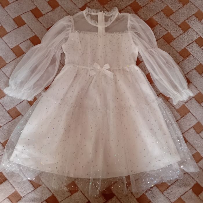 Красивое белое платье