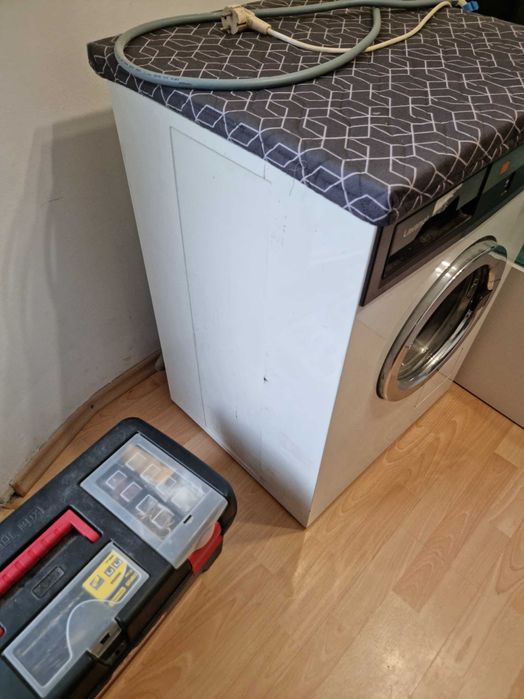 Пералня машина марка AEG, модел LAVAMAT 402F. Работеща