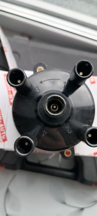 Продам крышки Тромблёра Карина е 1.8 Европеец