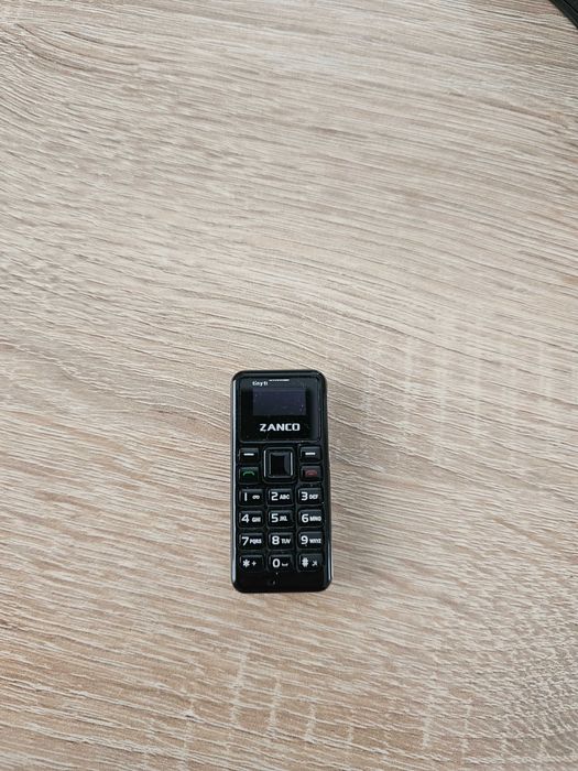 самый маленький телефон в мире