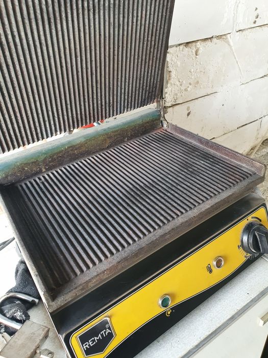 Toster sotiladi  yangi turibdi naqqA beramiz