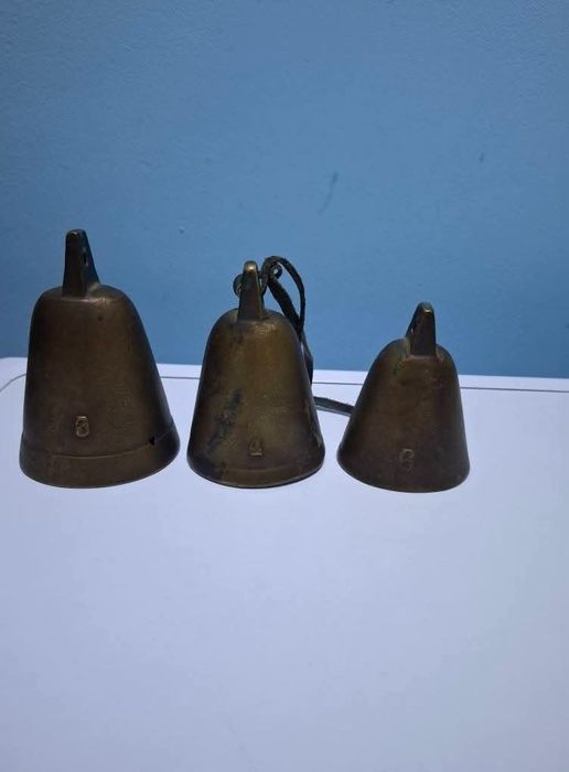 Чанове Френски единия видно с дупки
Цена 160лв за 3те общо