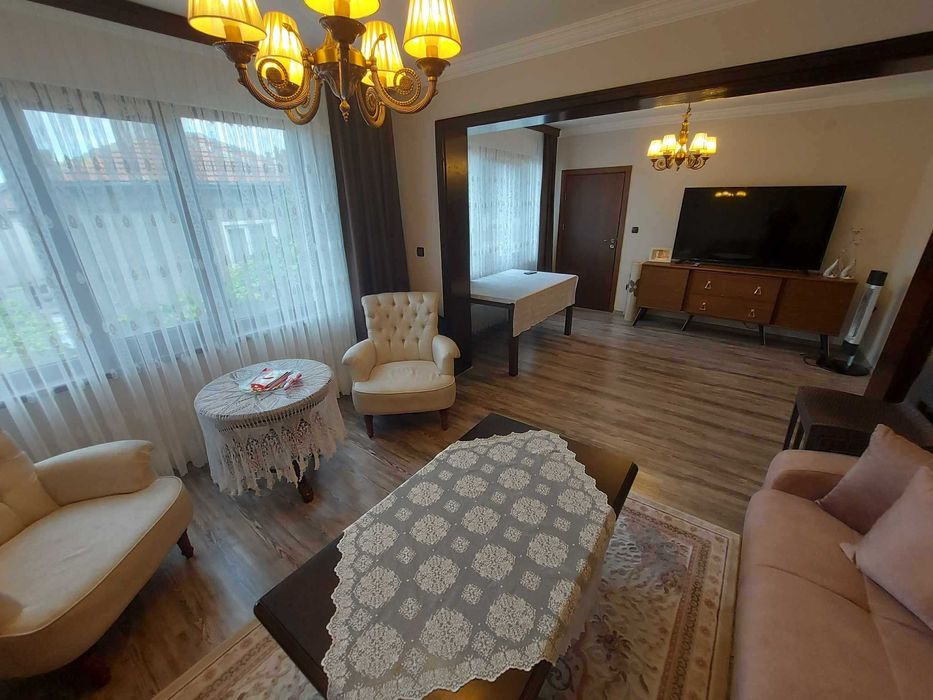 Триетажна къща, гр. Омуртаг