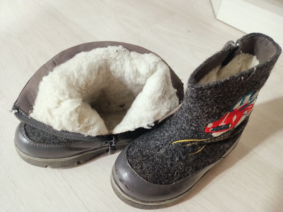 Продам валенки детские 24