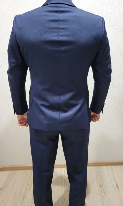 Продам костюм новый