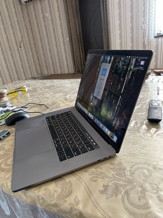 Macbook pro 2018 15- inch Core i7