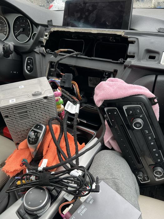 Монтаж на автомобилни Android мултимедийни системи