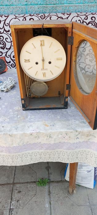 Продам часы нерабочие сделана в СССР