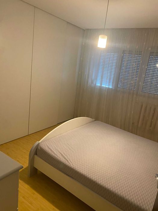 Apartament 3 camere,mobilat, zona Sala Polivalentă