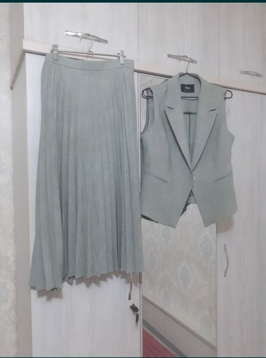 Новая двойка с биркой: юбка плиссе и жакет