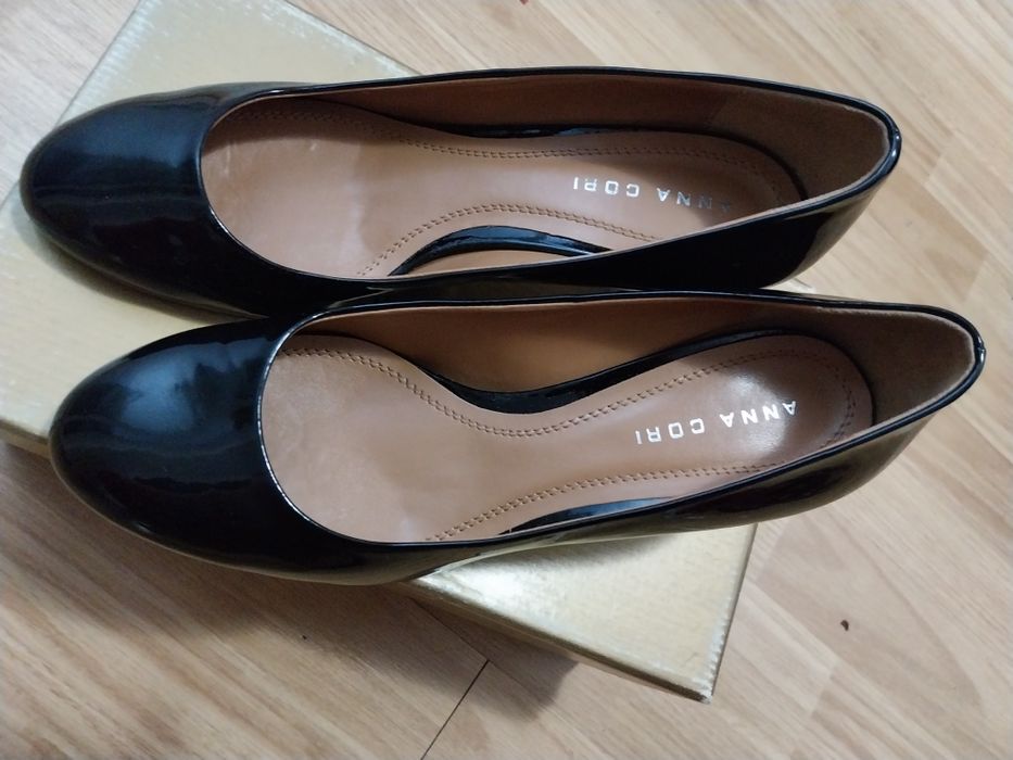 Vând pantofi de dama, din piele, Anna Cori, mărimea 40, purtați o data