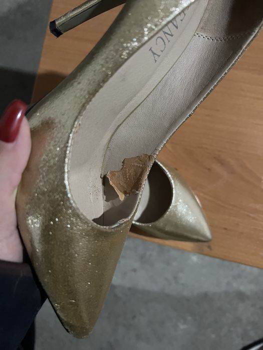 Каблуки с золотистым покрытием