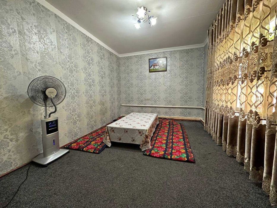 Уй (участка) сотилади. 2 каватли, 9 та хона, 6 сотих