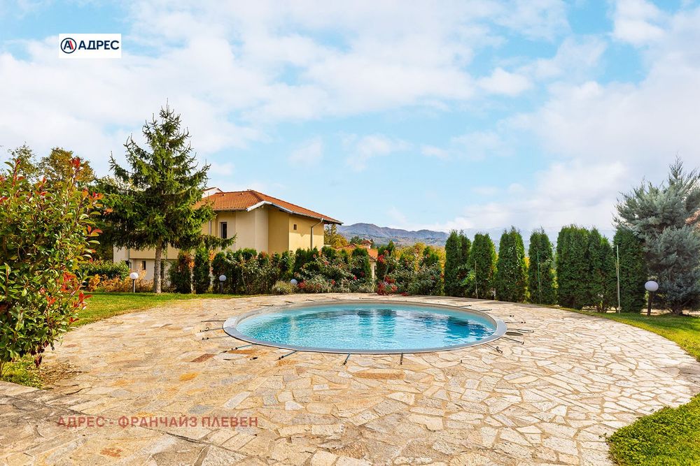 Къща в Ловеч, област-с.Гумощник площ 315 цена 409500