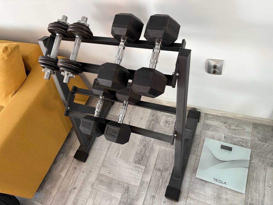 дъмбели и стойка за дъмбели
