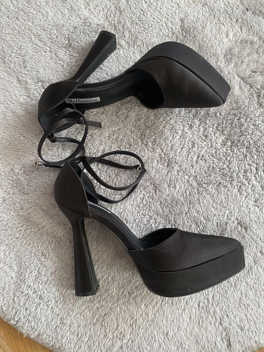 Обувки с ток в черен цвят