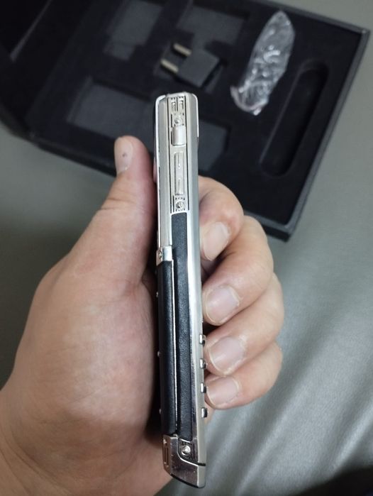 Продается Vertu Signature