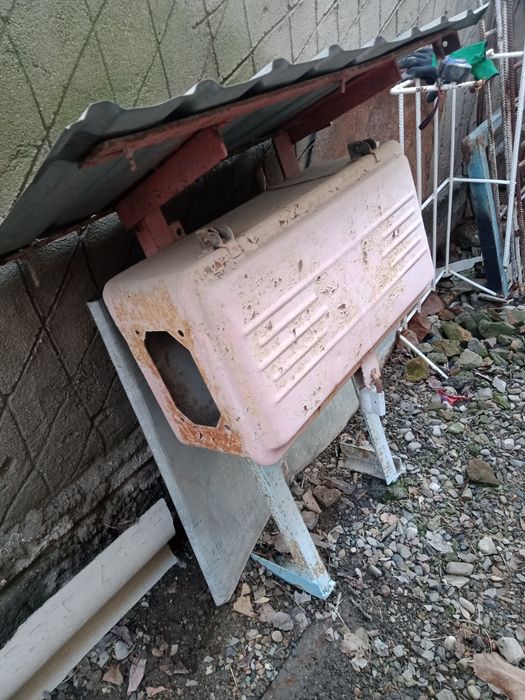 Металлический короб.