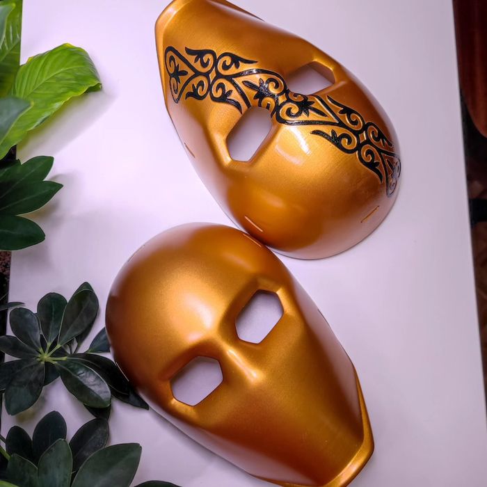 Продам маску, окрашена под золото