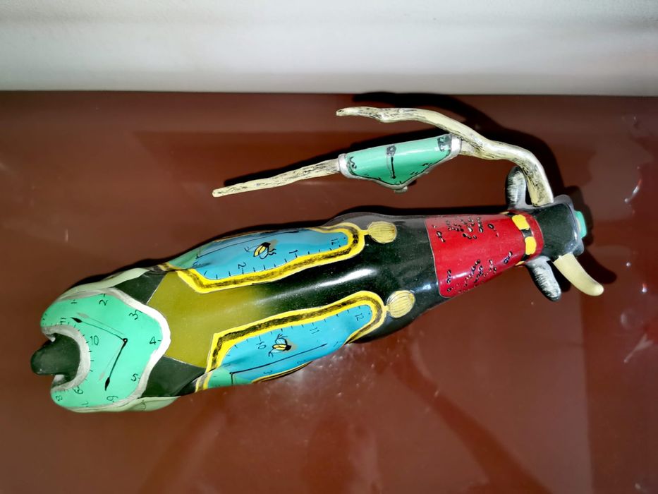 Парад на кравите CowParade Салвадор Каули крава арт фигура акрил колаж