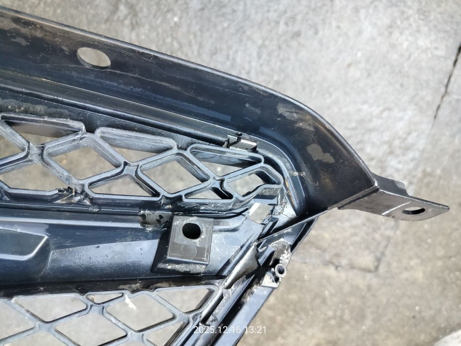 Решетка радиатора Subaru Legacy.