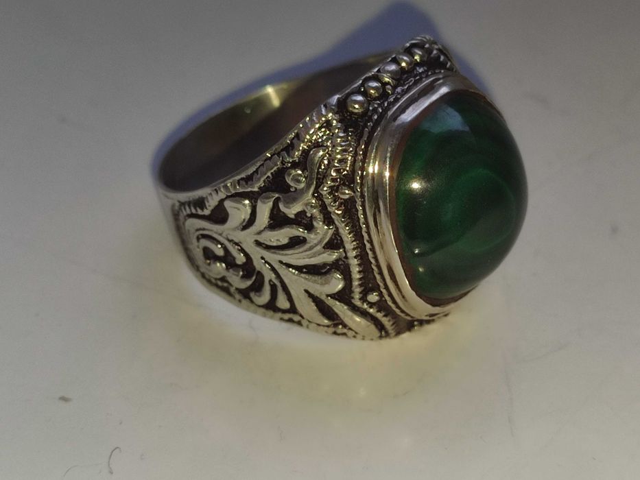 Красивое серебряное кольцо с камнем МАЛАХИТ