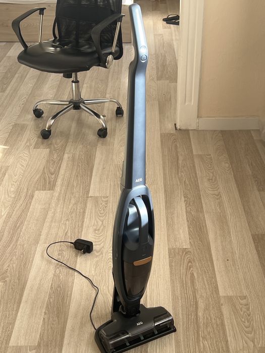 Aspirator vertical AEG QX7-1-P5IB