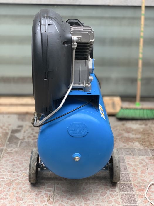 ABAC  A29 Електрически бутален компресор 90л