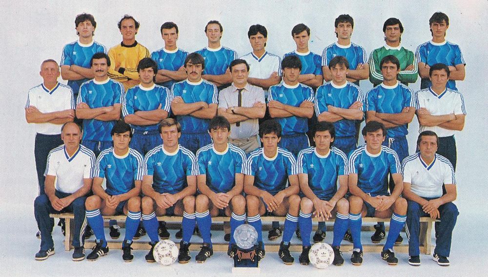 Футболна фланелка Левски 1988, размер М