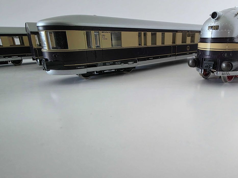 Rivarossi H0 - trenul aerodinamic Henschel Wegmann cu BR61 001