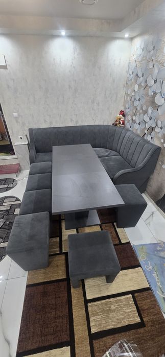 Vand set coltar plus masă superb!