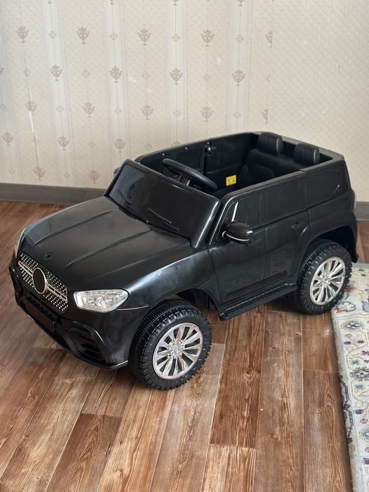 Машинка электромобиль