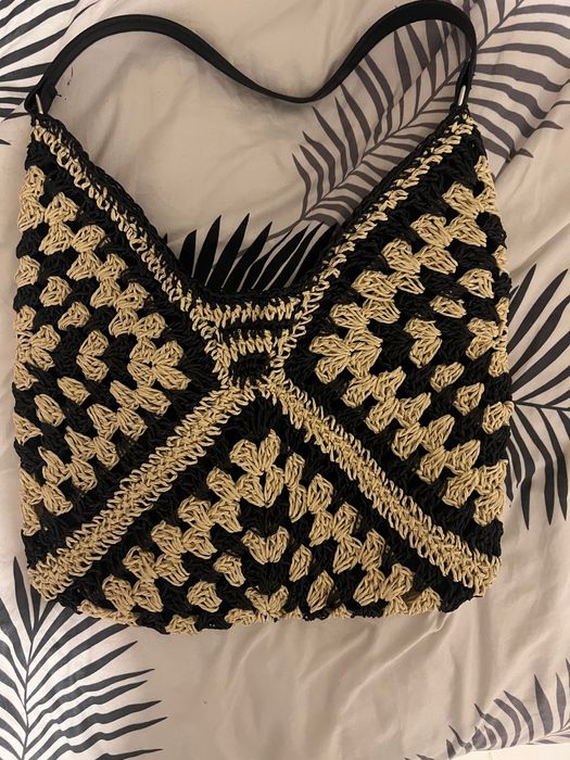 Чанта тип шопър черна с бежово