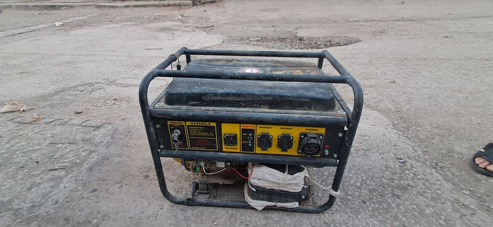 Бензиновый генератор