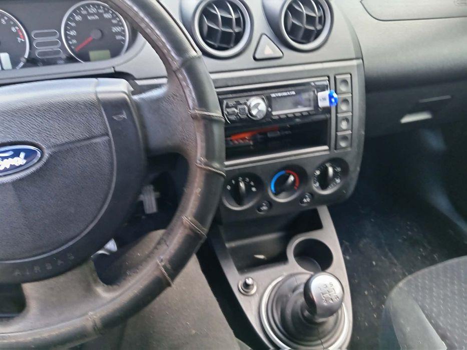 Se vinde Ford Fiesta