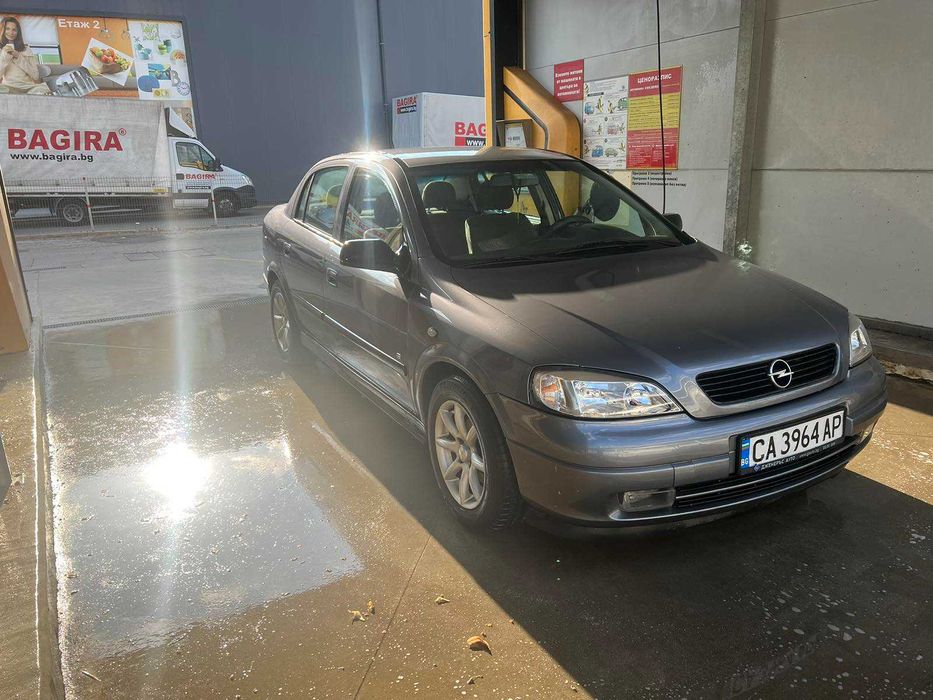 Опел астра  седан за части