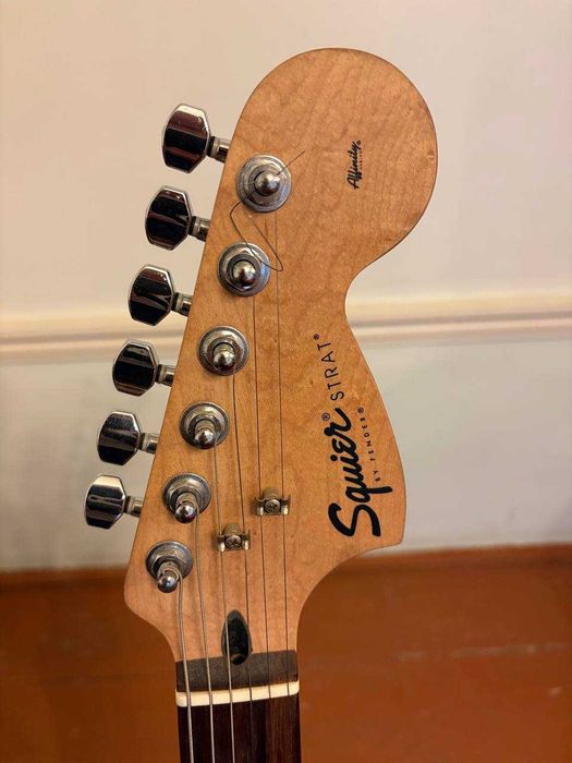 Fender Squier Stratocaster — электрогитара