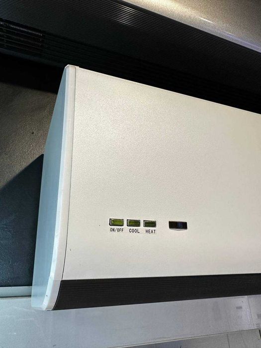 Дверной кондиционер над дверью в магазин кафе ресторан Midea Welkin