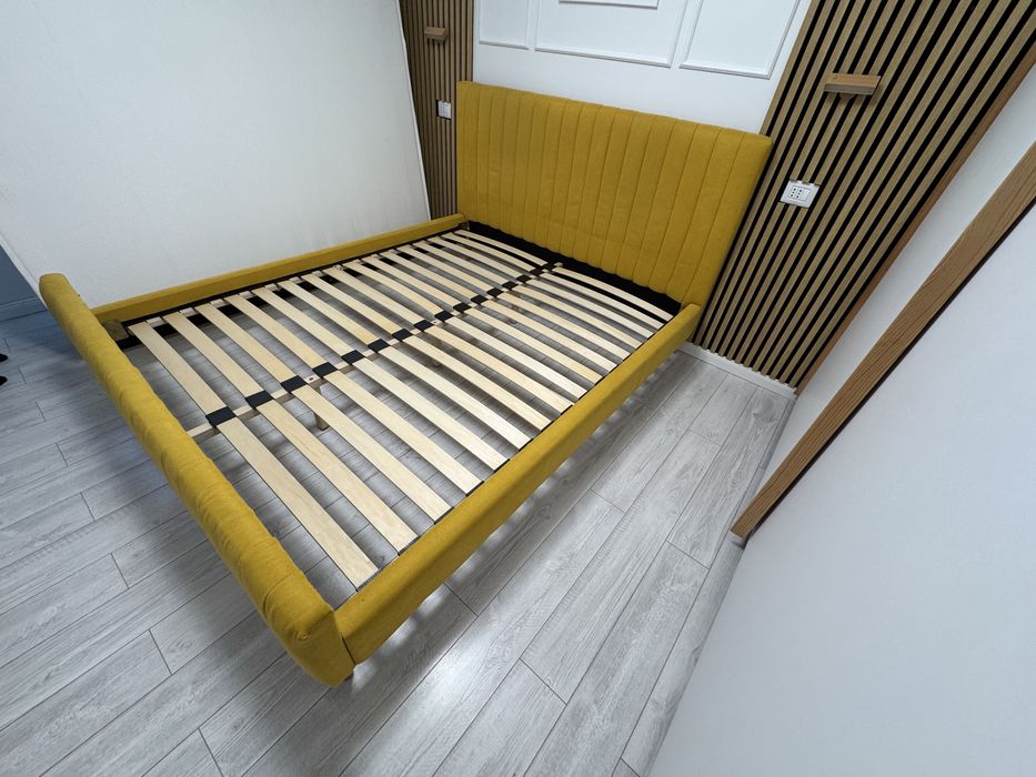 Pat tapitat 160/200 galben/mustar