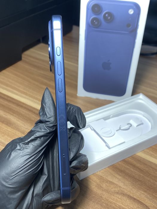 iPhone 17 Pro Max • 256 GB • Deep Blue