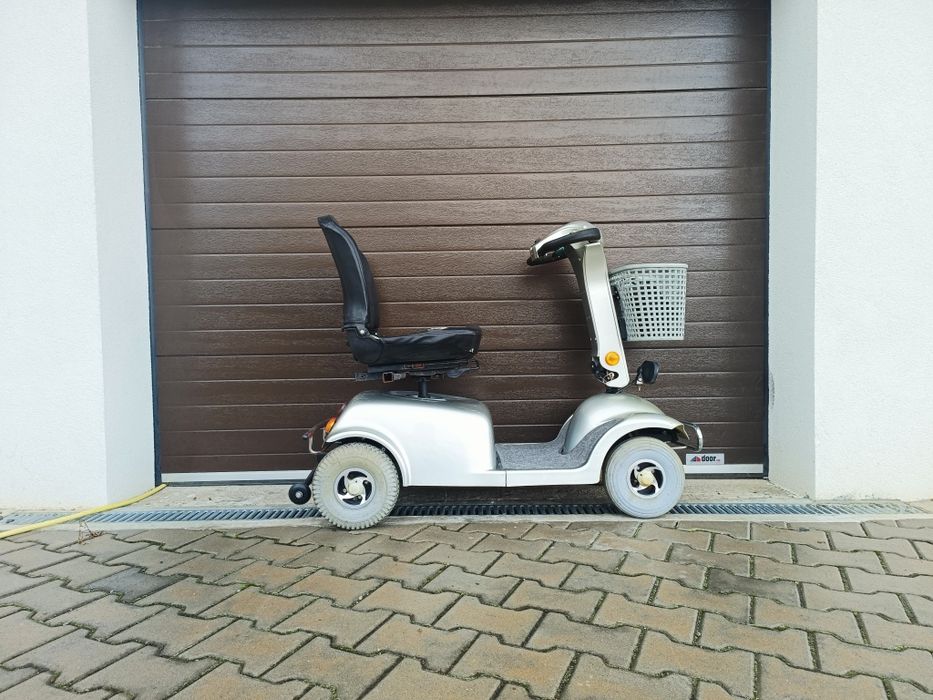 Scaun tricicleta handicap dizabilitati carut scuter carucior electric