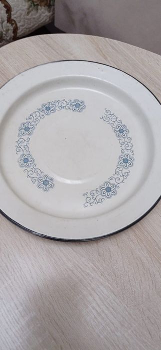 Продам эмалированное блюдо