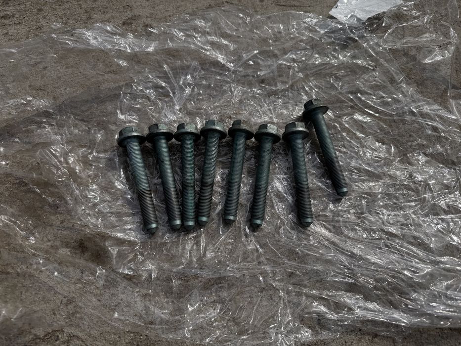 Болтове за теглич VW Touareg