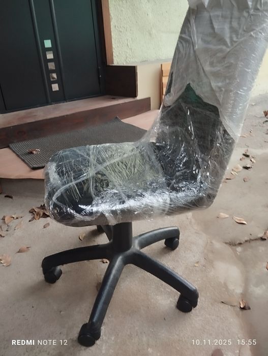 Стул на колесиках