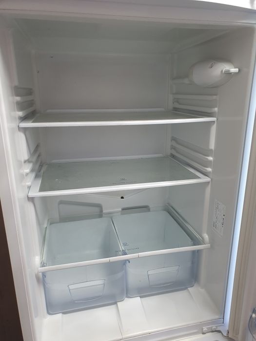 Продам холодильник indesit