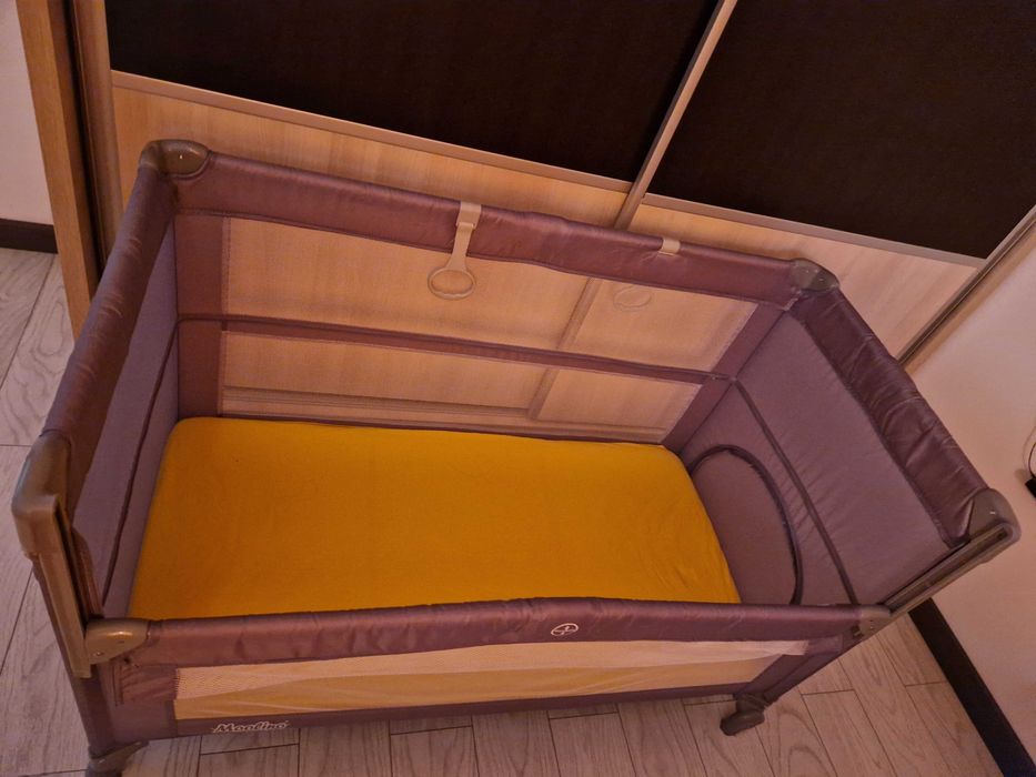 Vand patut pliabil cu saltea si cearsaf de patut