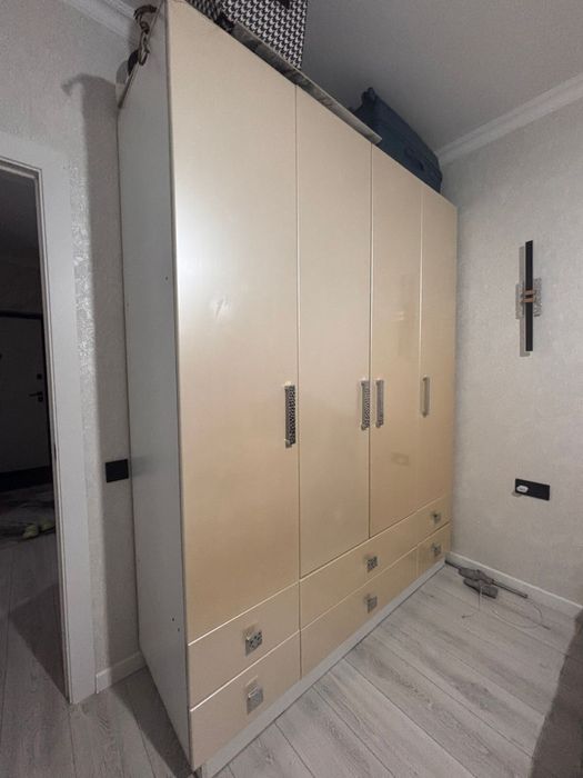 Продаётся вместительный шкаф (б/у)