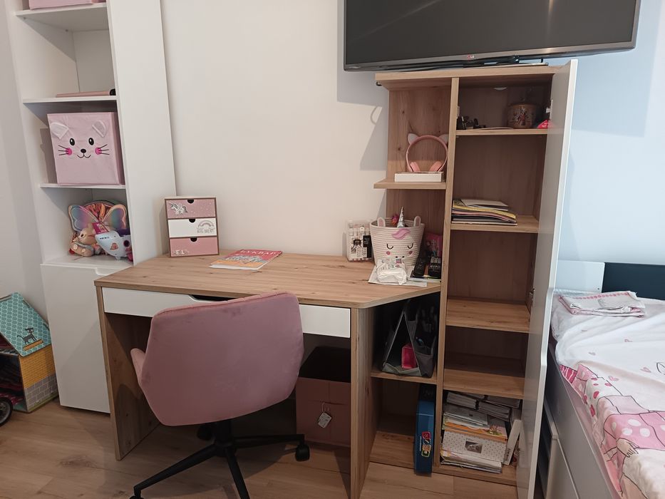 Чисти ново бюро Миомакс.